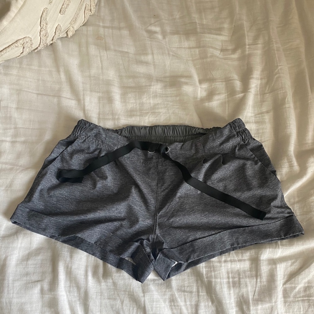 Lululemon pleaded gray shorts